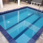 Quartos Em Casa Com Piscina E Churrasqueira