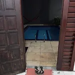 Quartos Em Casa Com Piscina E Churrasqueira