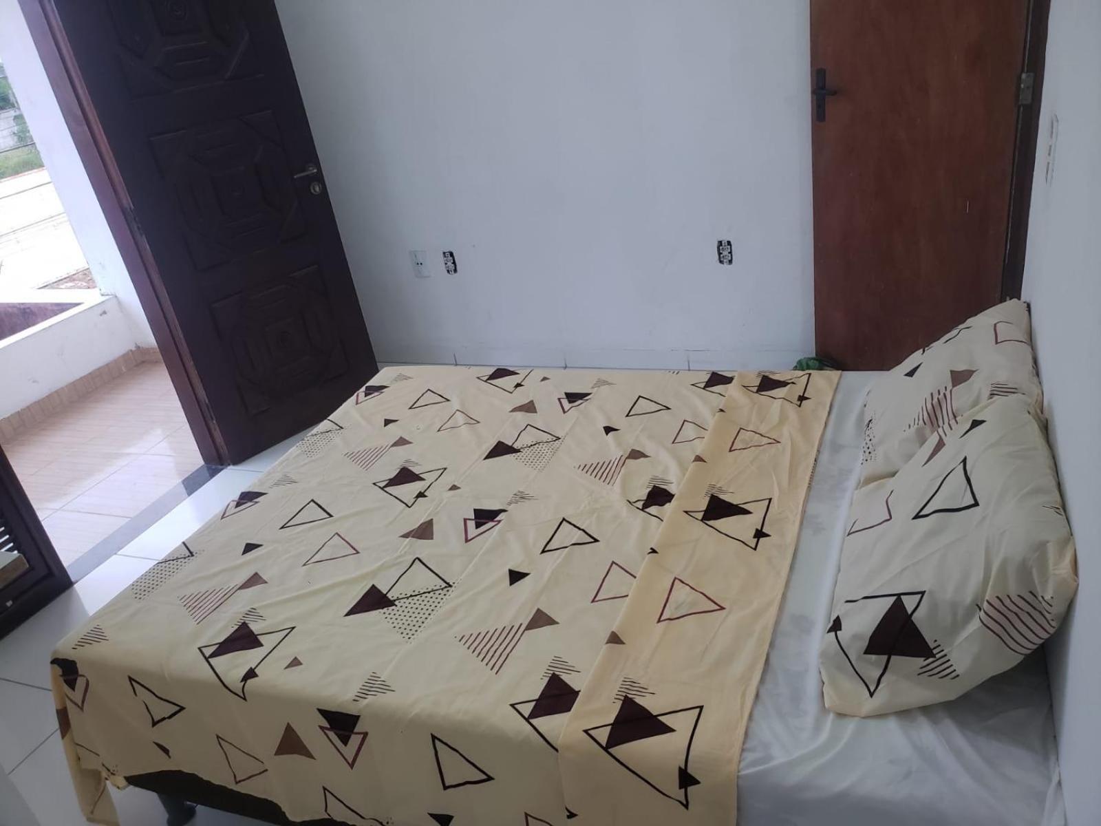 Quartos Em Casa Com Piscina E Churrasqueira