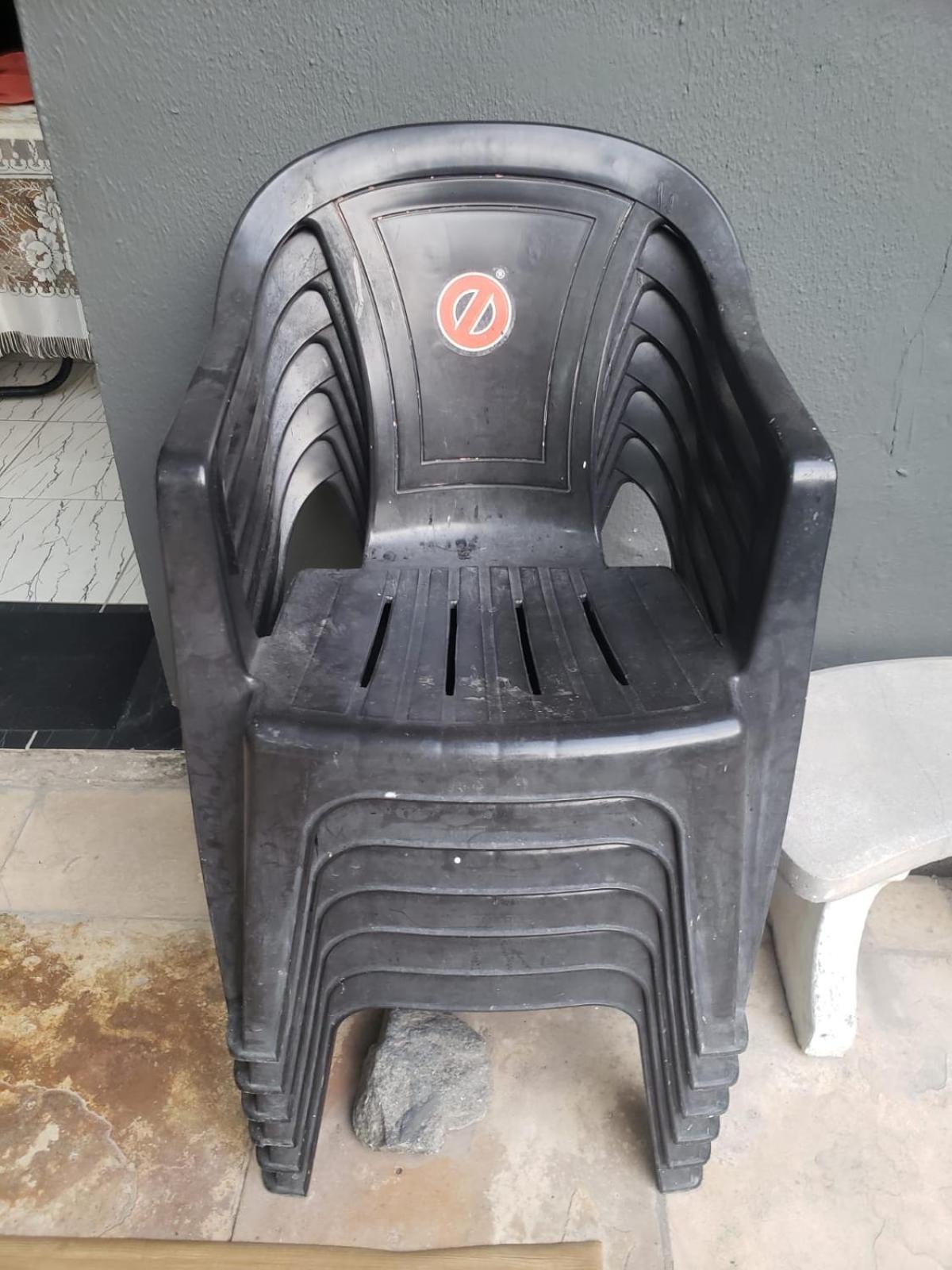 Quartos Em Casa Com Piscina E Churrasqueira