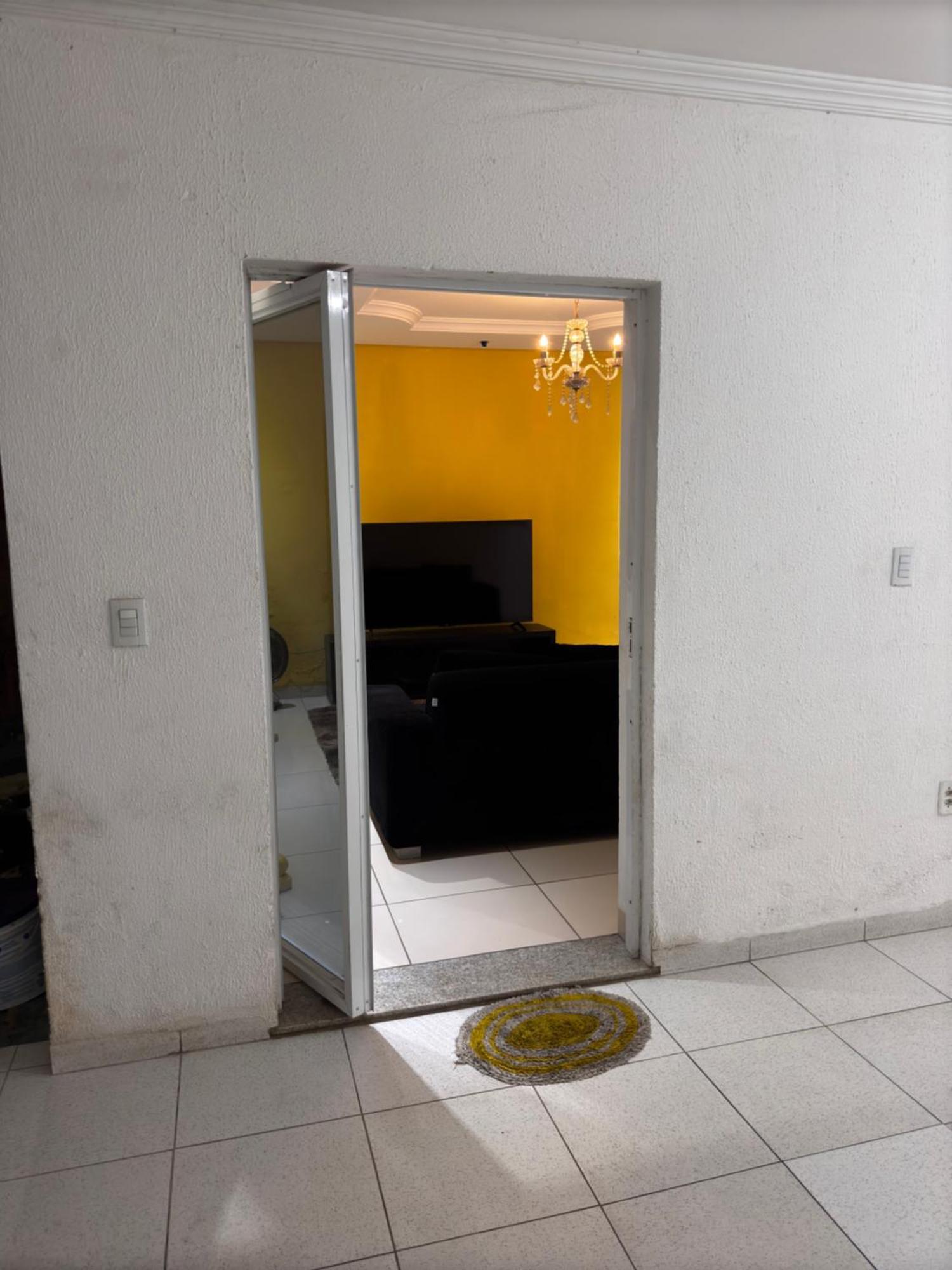 Quartos Em Casa Com Piscina E Churrasqueira