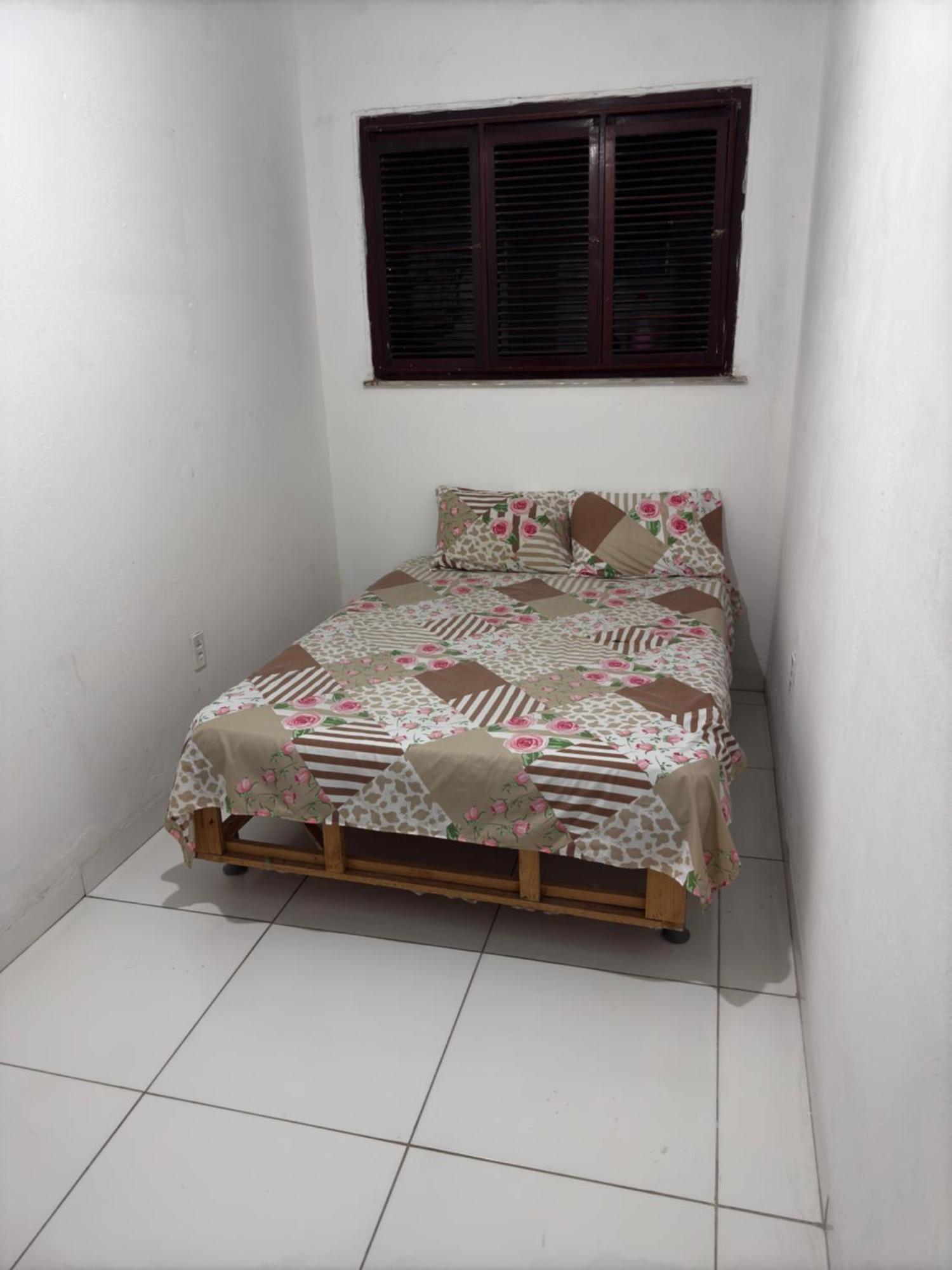 Quartos Em Casa Com Piscina E Churrasqueira