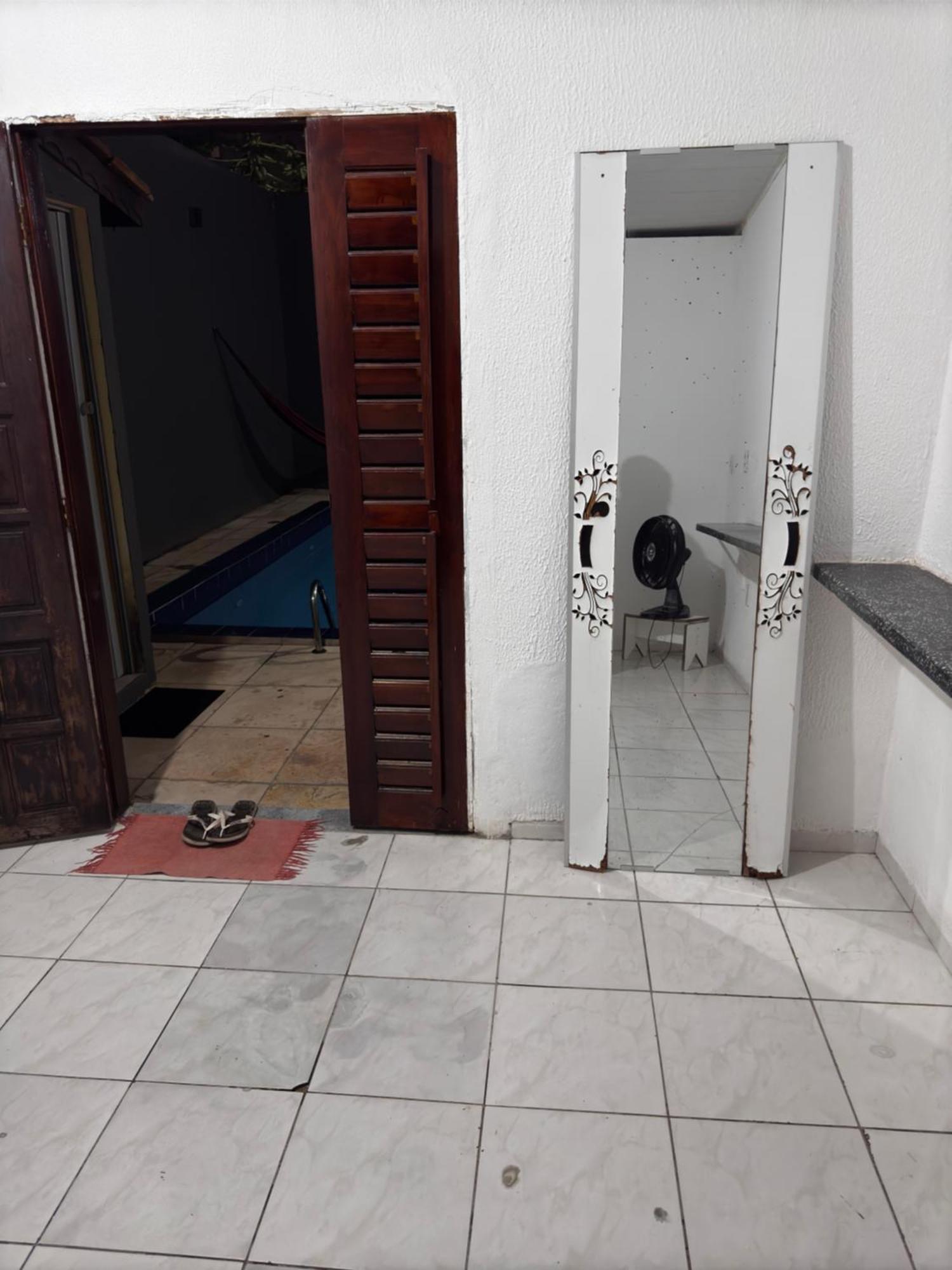 Quartos Em Casa Com Piscina E Churrasqueira *