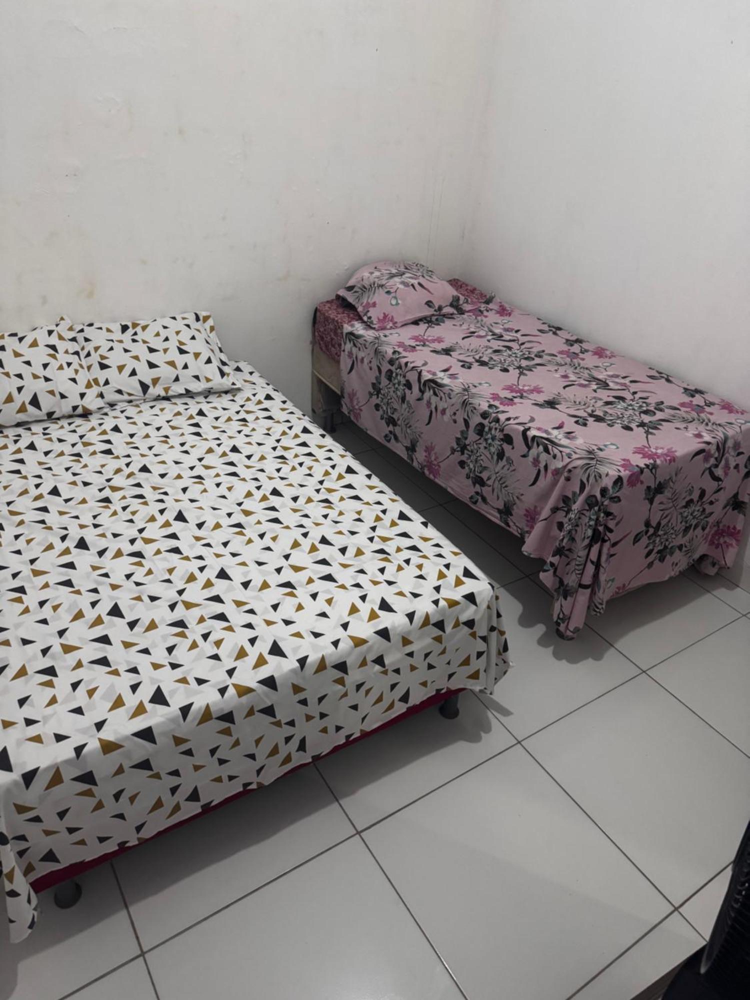 Quartos Em Casa Com Piscina E Churrasqueira