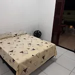 Quartos Em Casa Com Piscina E Churrasqueira