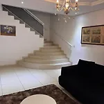 Quartos Em Casa Com Piscina E Churrasqueira