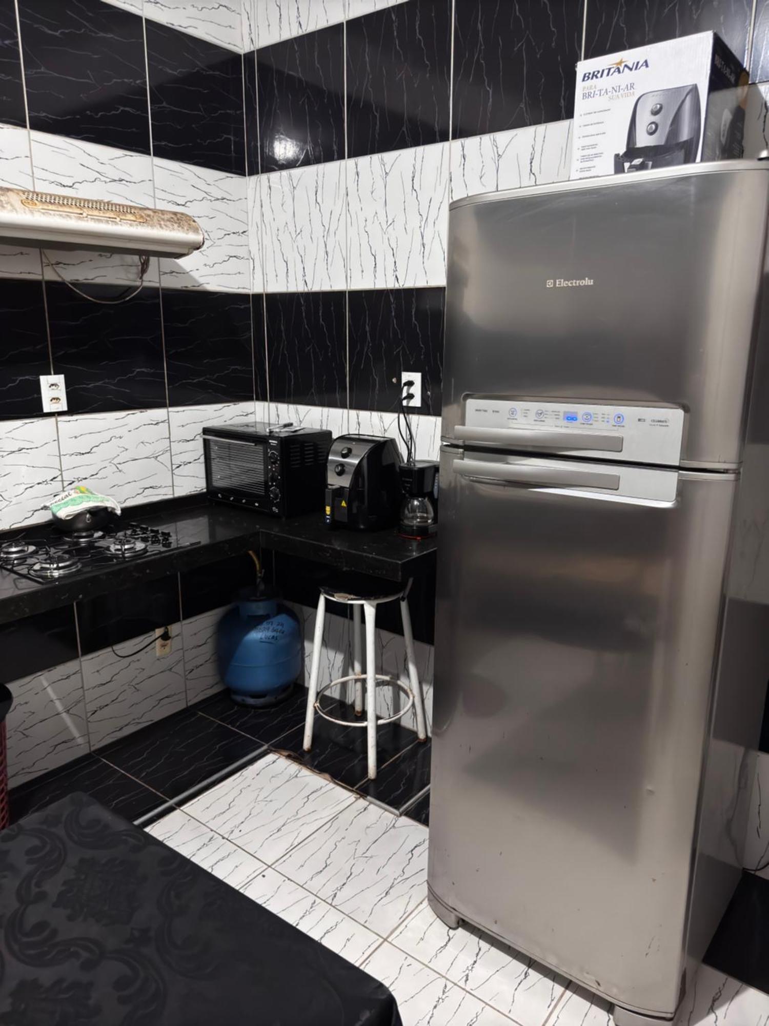 Quartos Em Casa Com Piscina E Churrasqueira