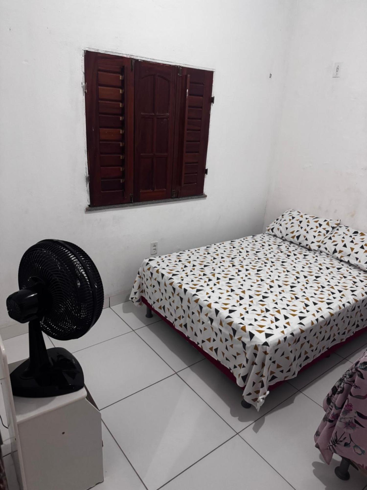 Quartos Em Casa Com Piscina E Churrasqueira *