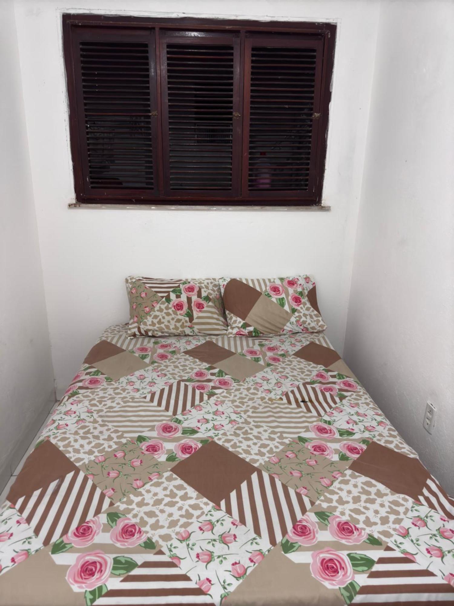 Quartos Em Casa Com Piscina E Churrasqueira