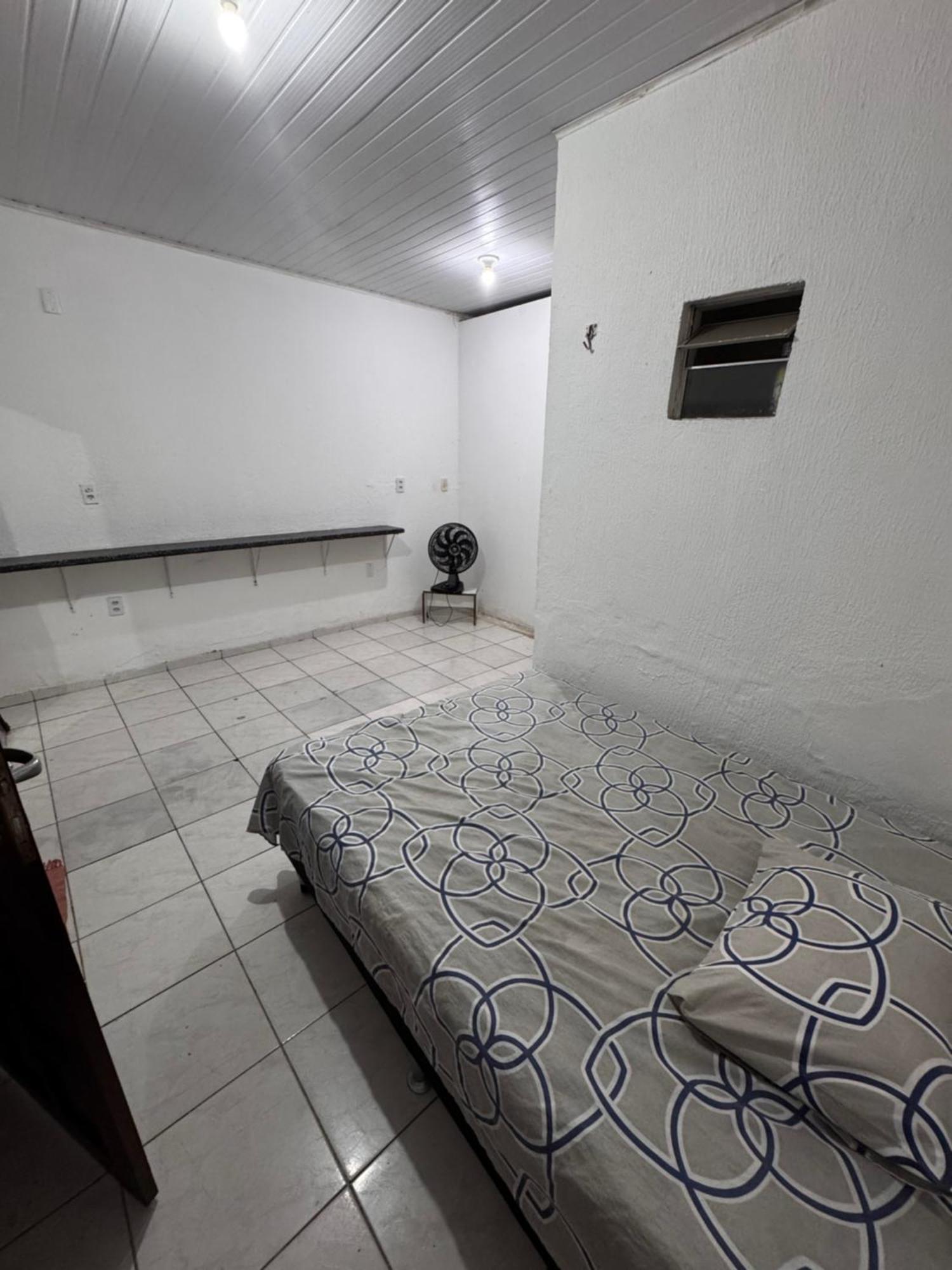 Quartos Em Casa Com Piscina E Churrasqueira